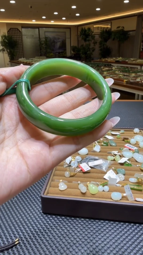 颈饰未镶嵌和田玉手镯60