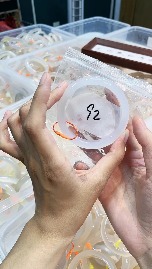 玛瑙/玉髓手镯未镶嵌92-61+