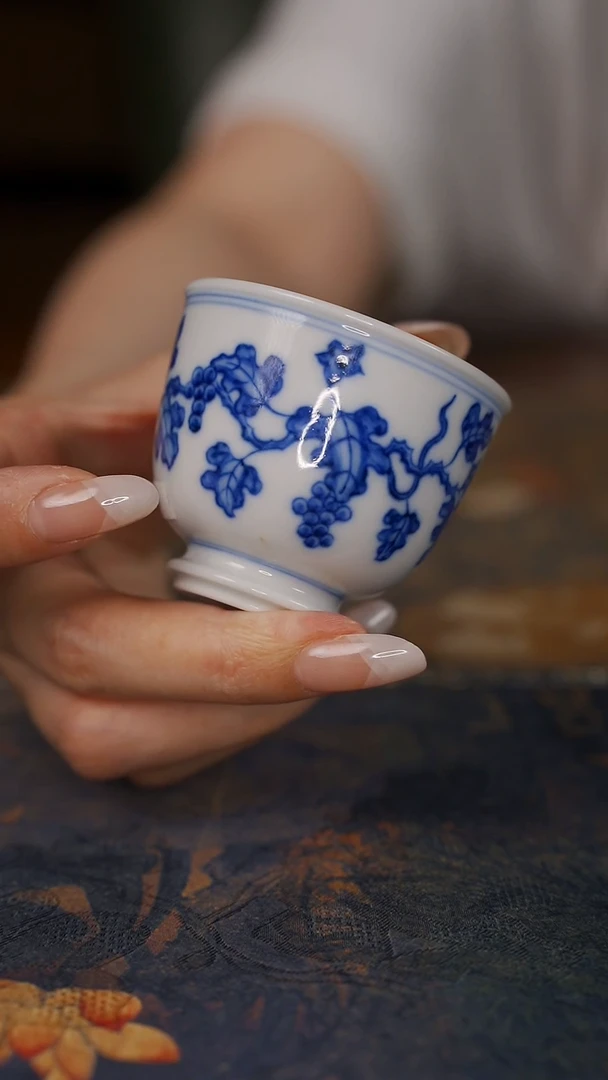 杯望月怀古葡萄纹小杯