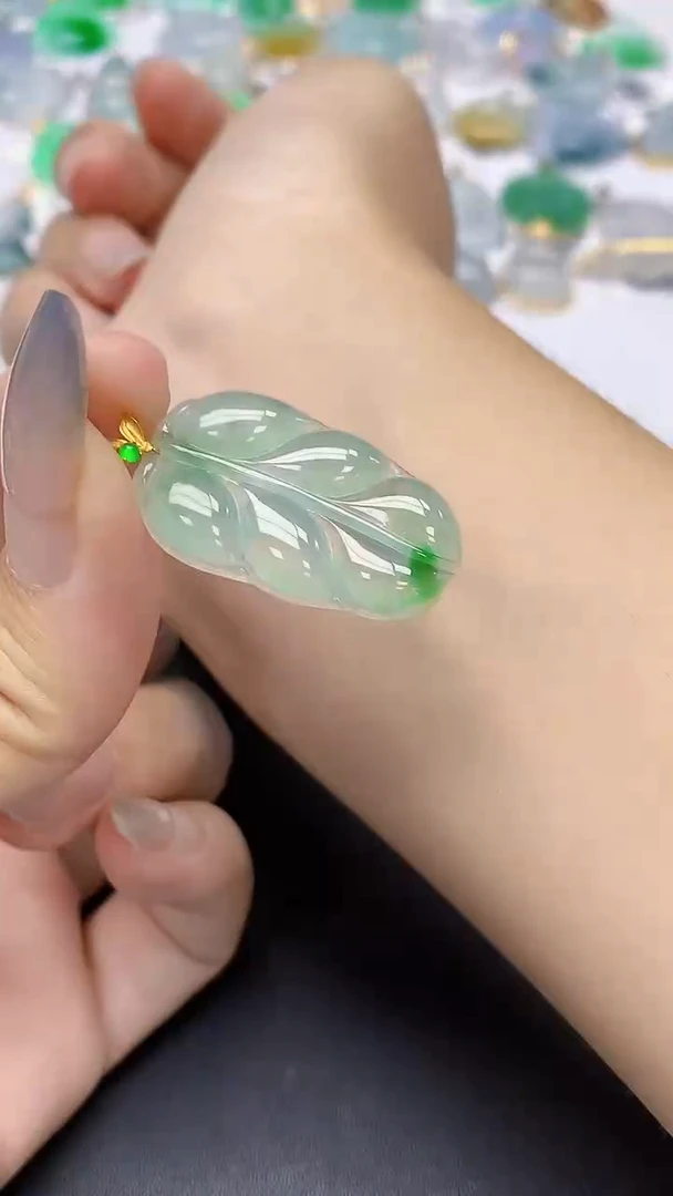 翡翠18K金镶嵌颈饰天然缅甸a货翡翠