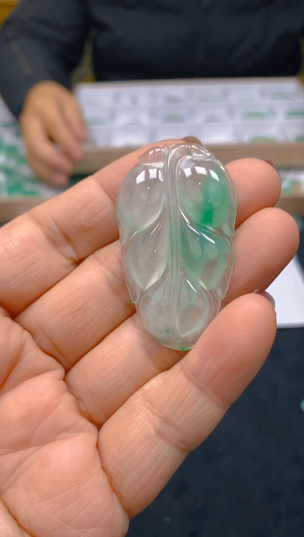 【闪购商品】石英质玉颈饰未镶嵌冰美人A货非洲翠