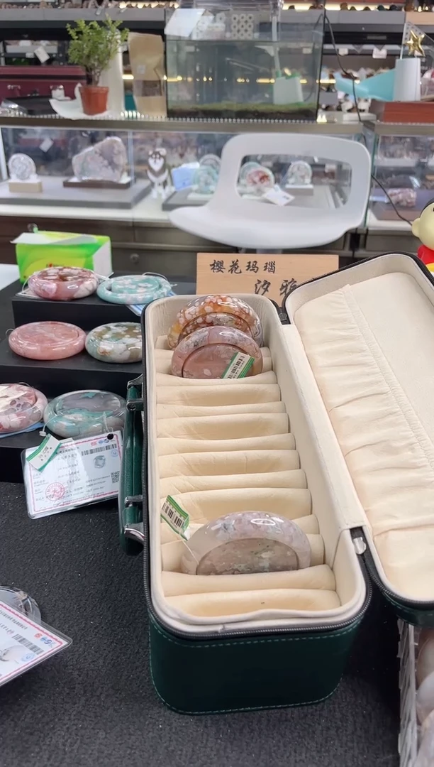 未镶嵌手镯石英质玉六*六圈口（赠品镯心）