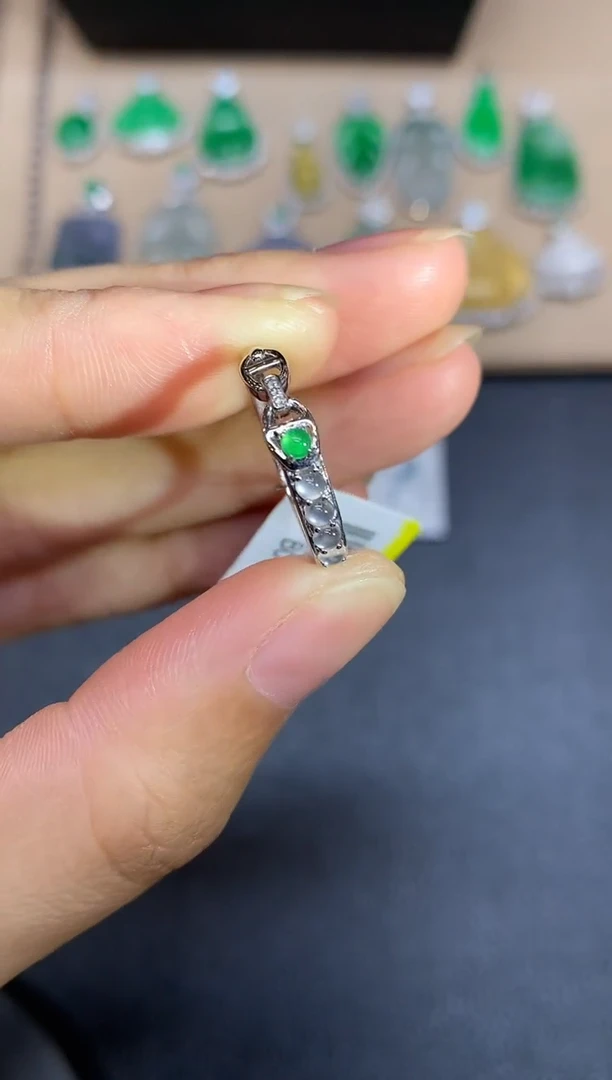 18K金镶嵌戒指翡翠蛋面【无服务费