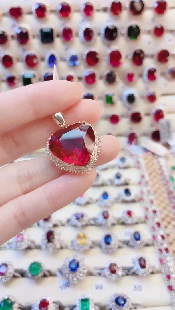 18K金镶嵌吊坠碧玺假****逢1