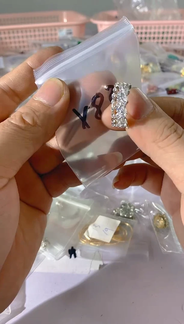 【闪购商品】水晶颈饰银S925镶嵌X83红宝，蓝宝，多样性发一件赠链