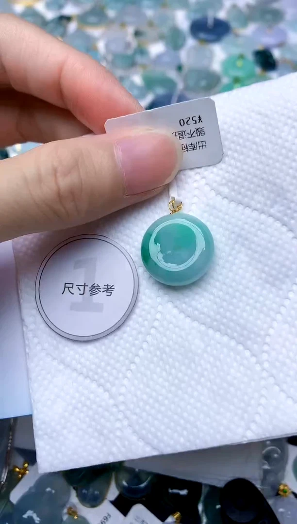 颈饰18K金镶嵌翡翠天然A货翡翠