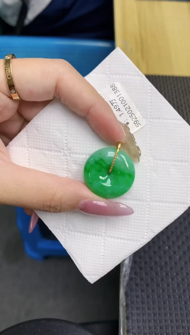 翡翠18K金镶嵌颈饰1111111111