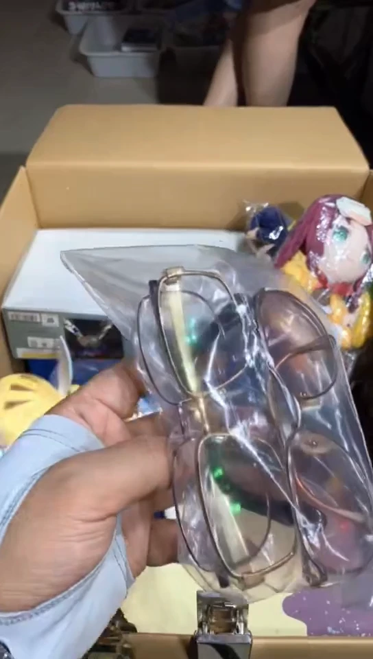 8新懒**只  897中古商品，瑕疵品，不保好坏。