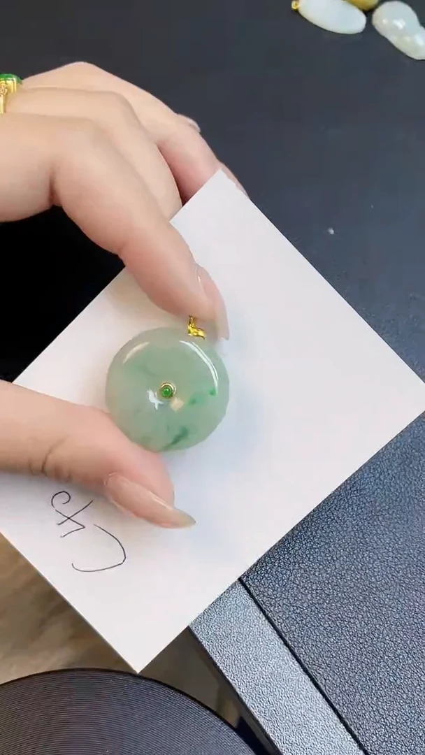 【闪购商品】翡翠颈饰18K金镶嵌00000000