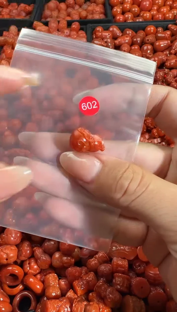 颈饰未镶嵌南红玛瑙1