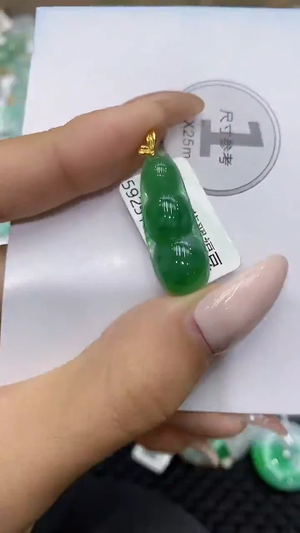 颈饰18K金镶嵌翡翠111111111111