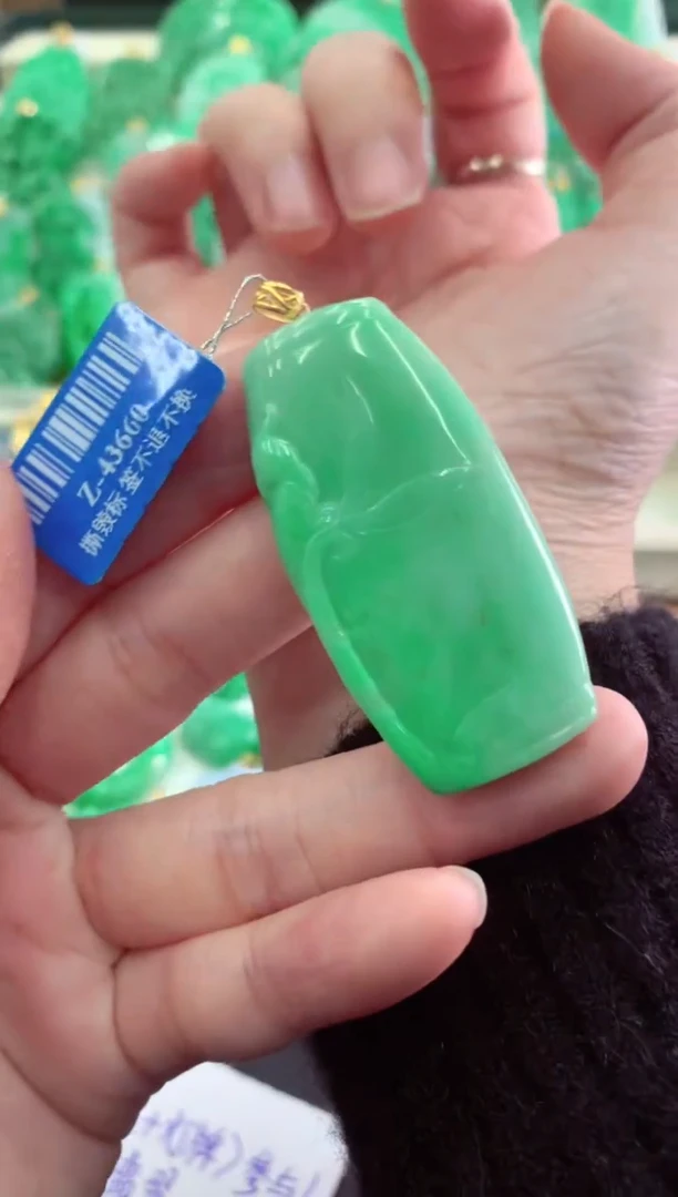 【闪购商品】翡翠吊坠(不含链)18K金镶嵌挂件