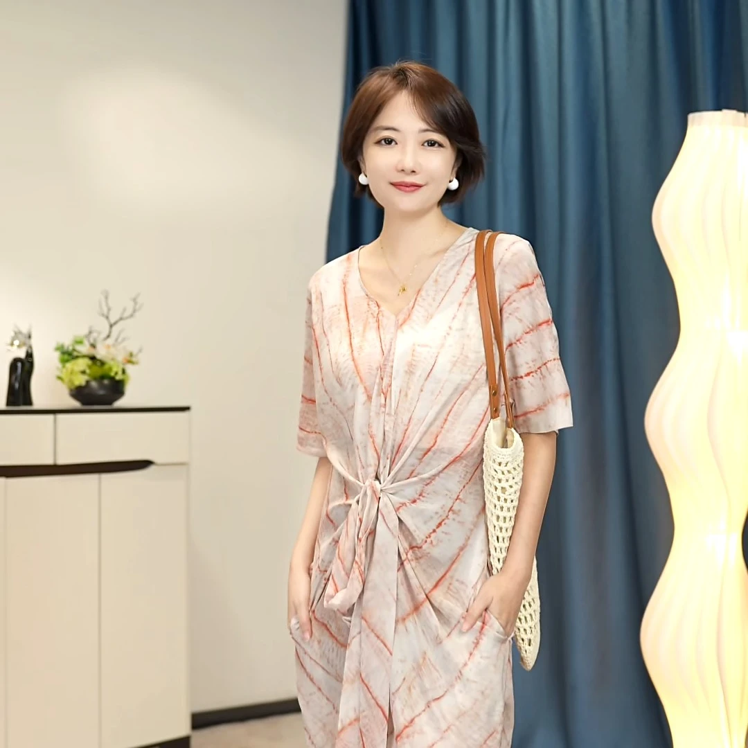 121812桑蚕丝法式度假气质收腰印花v领连衣裙子女2025夏季