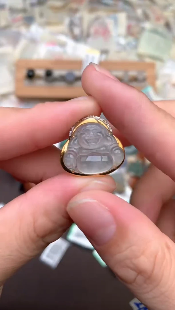 18K金镶嵌挂件翡翠 —