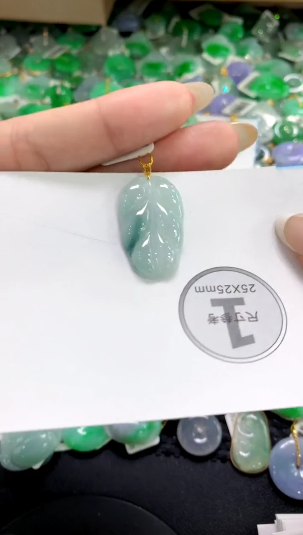 翡翠18K金镶嵌颈饰1111111111111111