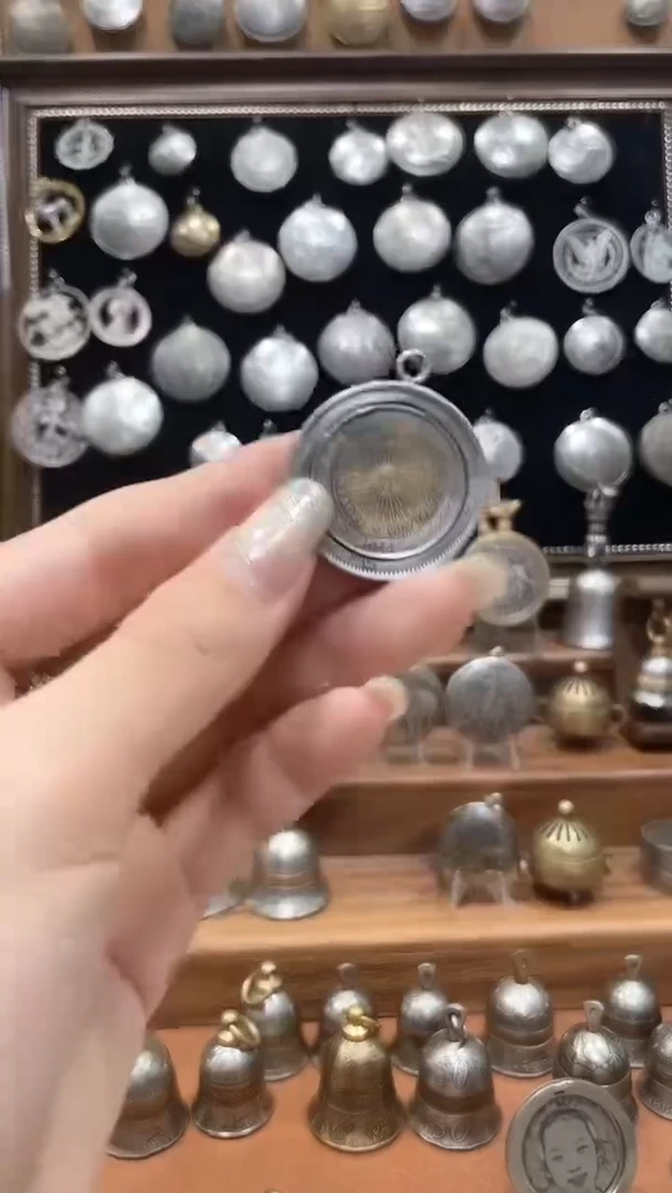 **阿根廷太阳神转动吊坠