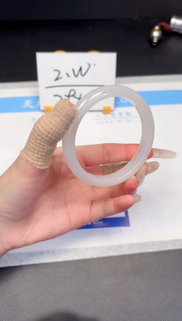 【闪购商品】石英质玉手镯未镶嵌365-60.5