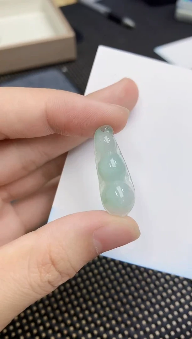 翡翠未镶嵌颈饰天然缅甸A货翡翠