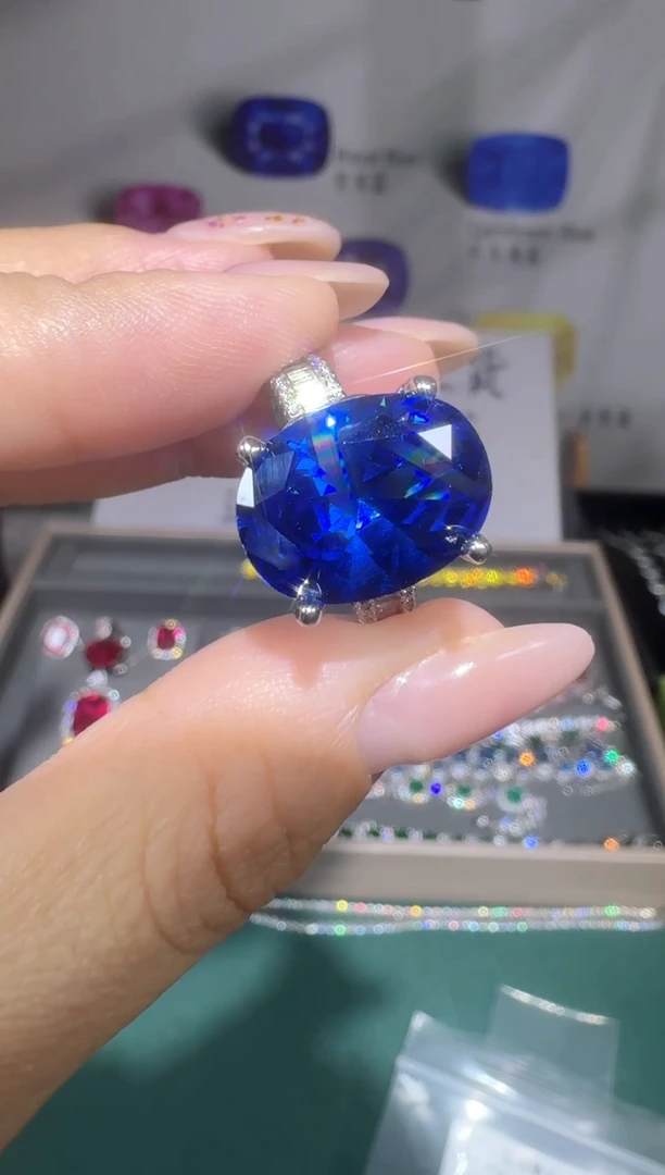 戒指蓝宝石18K金镶嵌0