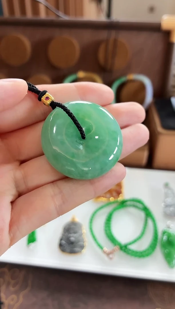 颈饰未镶嵌翡翠吊坠