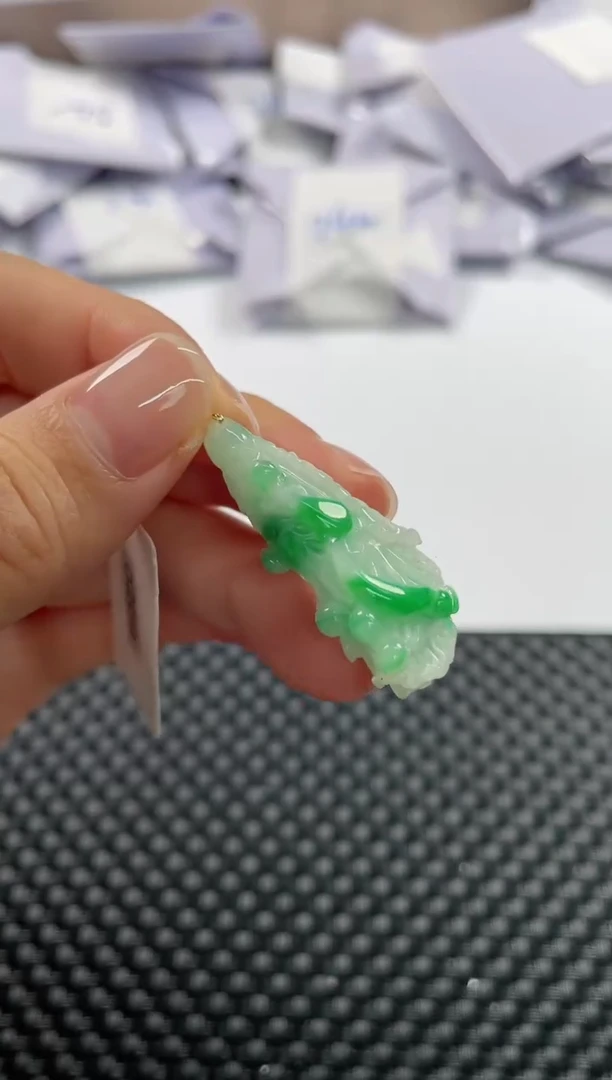 颈饰18K金镶嵌翡翠基地发货H 7678 白菜