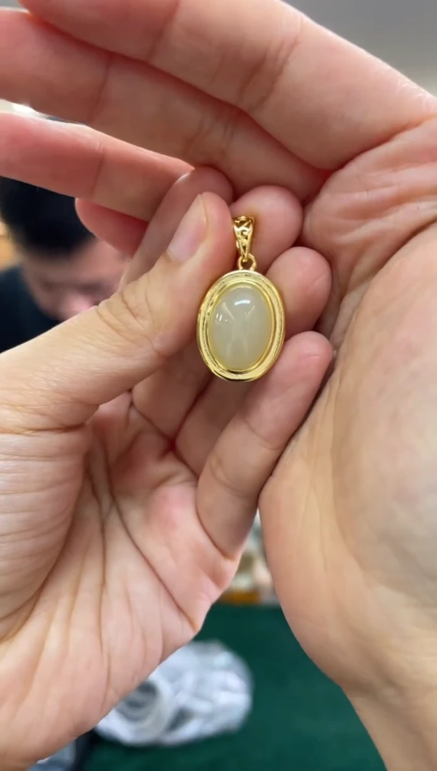 和田玉未镶嵌颈饰多样性发一件