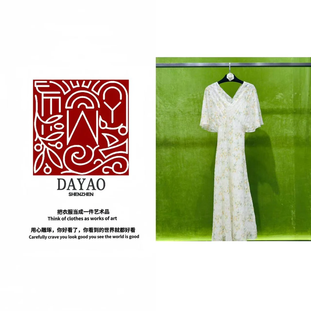 「DAYAO」25年夏新款女装法式优雅气质V领收腰显瘦连衣裙WYS255138