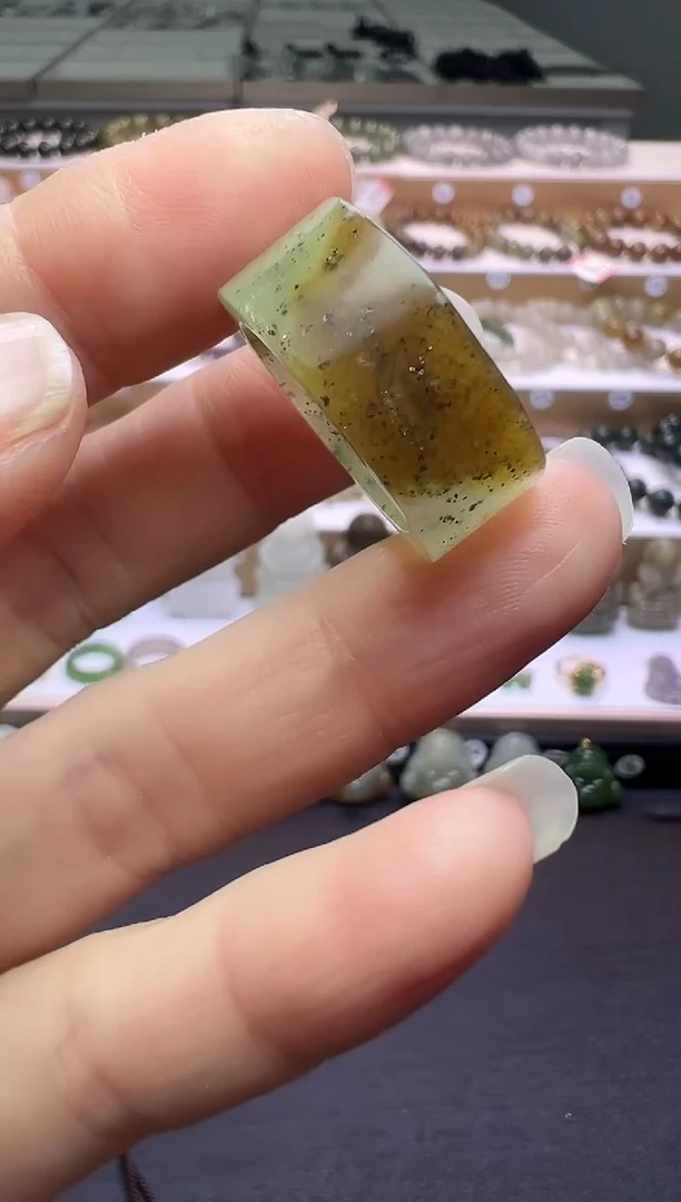 颈饰未镶嵌和田玉265号链接包容卡18圈口