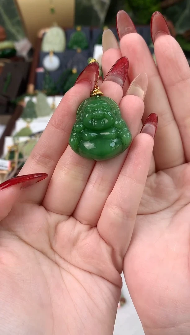 颈饰未镶嵌和田玉吊坠