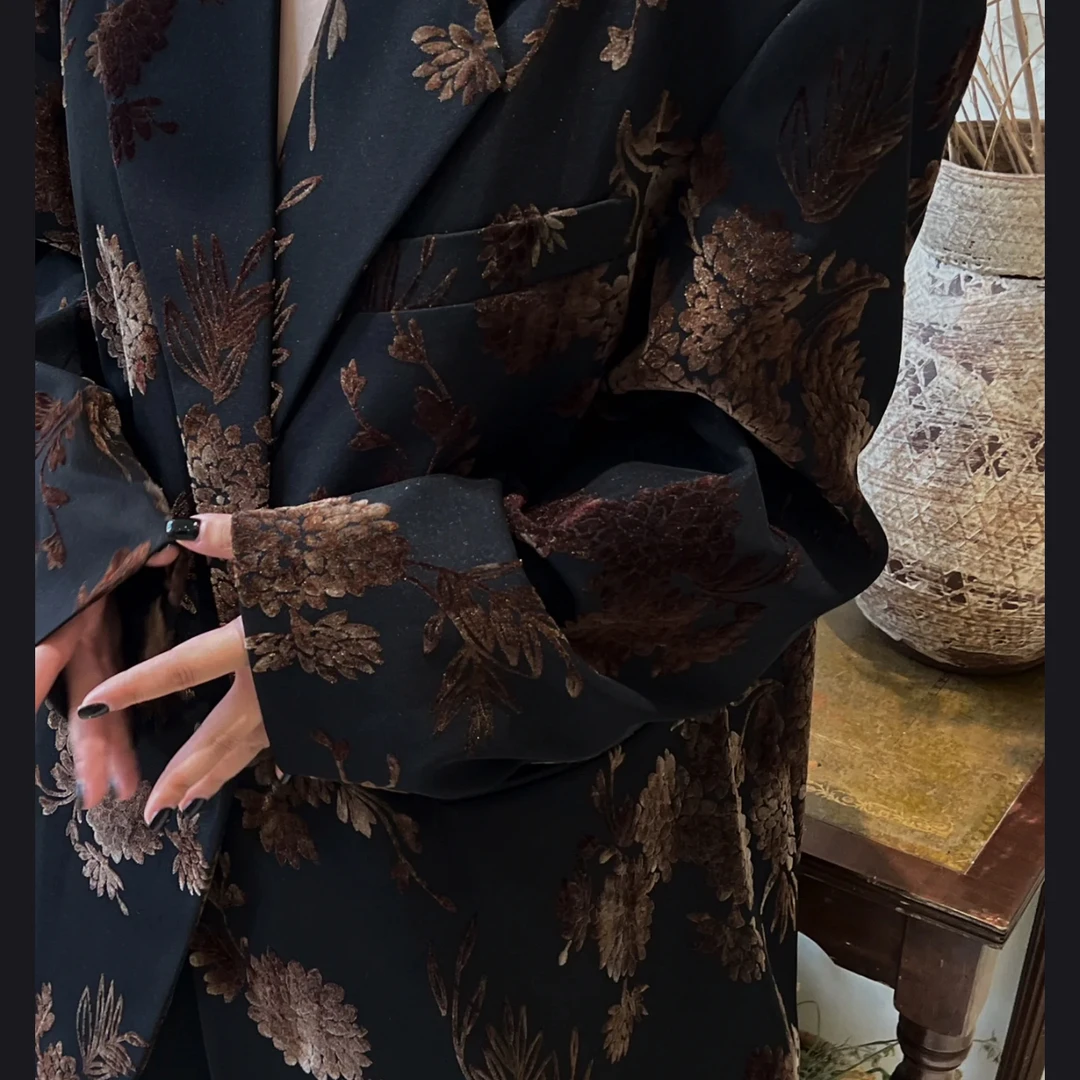 2024新款小众轻奢流行植绒炸街女款西装