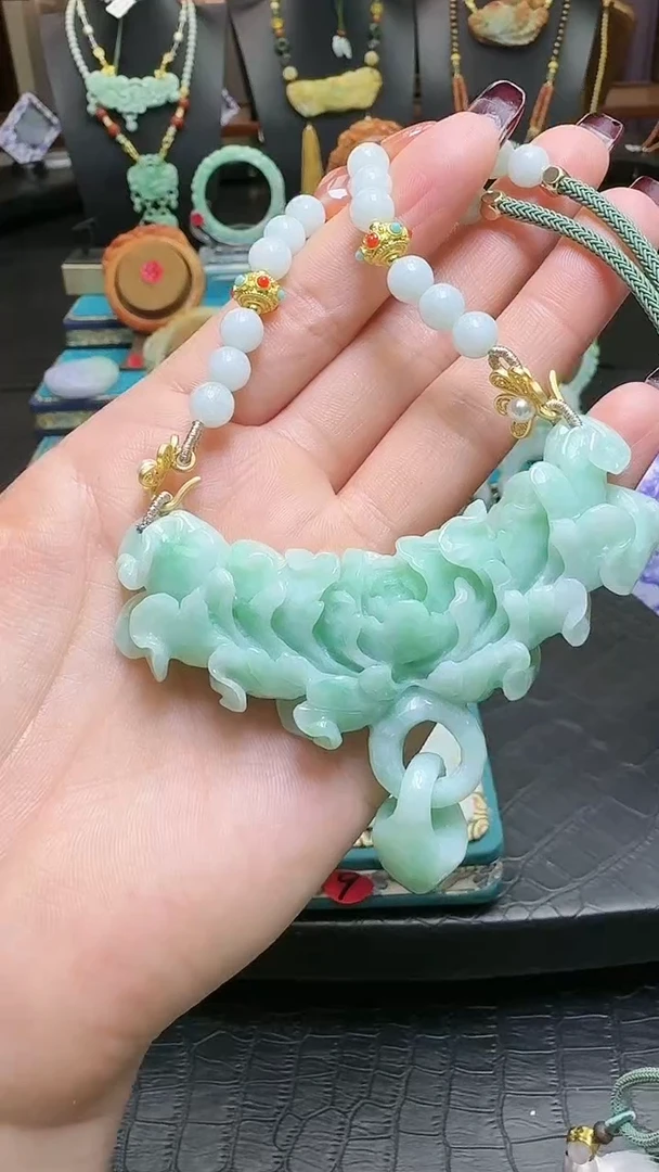 【闪购商品】翡翠颈饰未镶嵌天然翡翠花牌弯弯