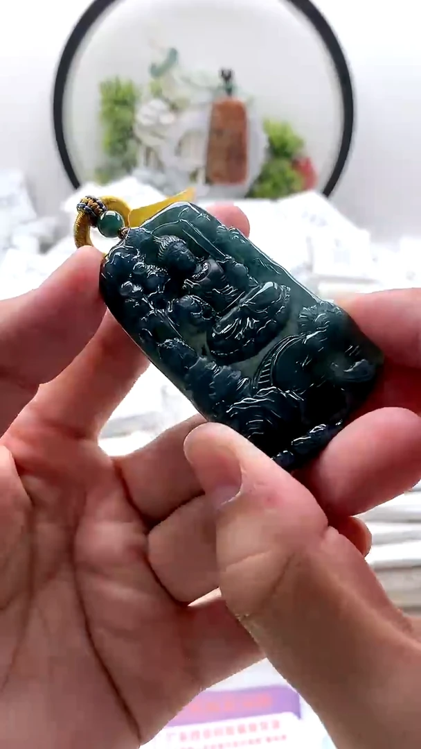 颈饰未镶嵌翡翠不动明王