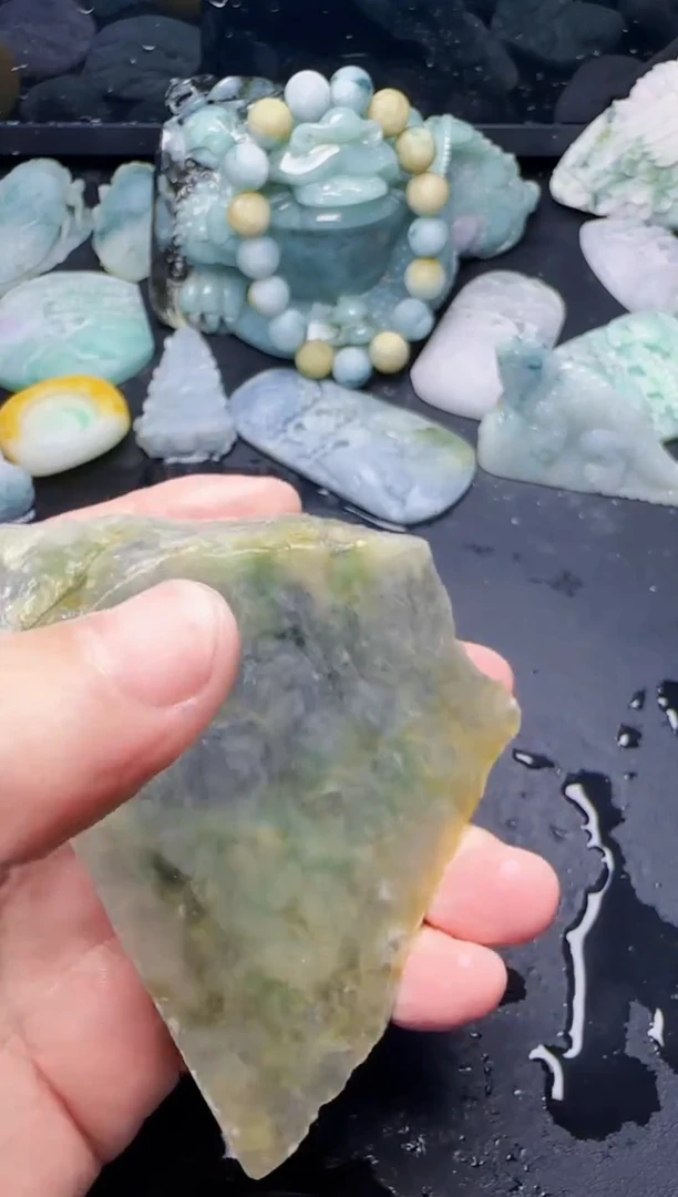 颈饰未镶嵌翡翠像**月40