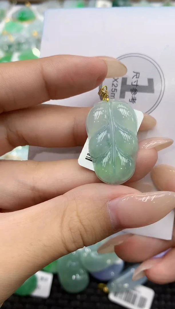 颈饰18K金镶嵌翡翠111111111111