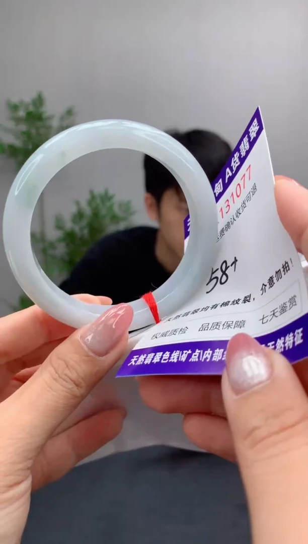 未镶嵌手镯翡翠有纹，完美者勿拍
