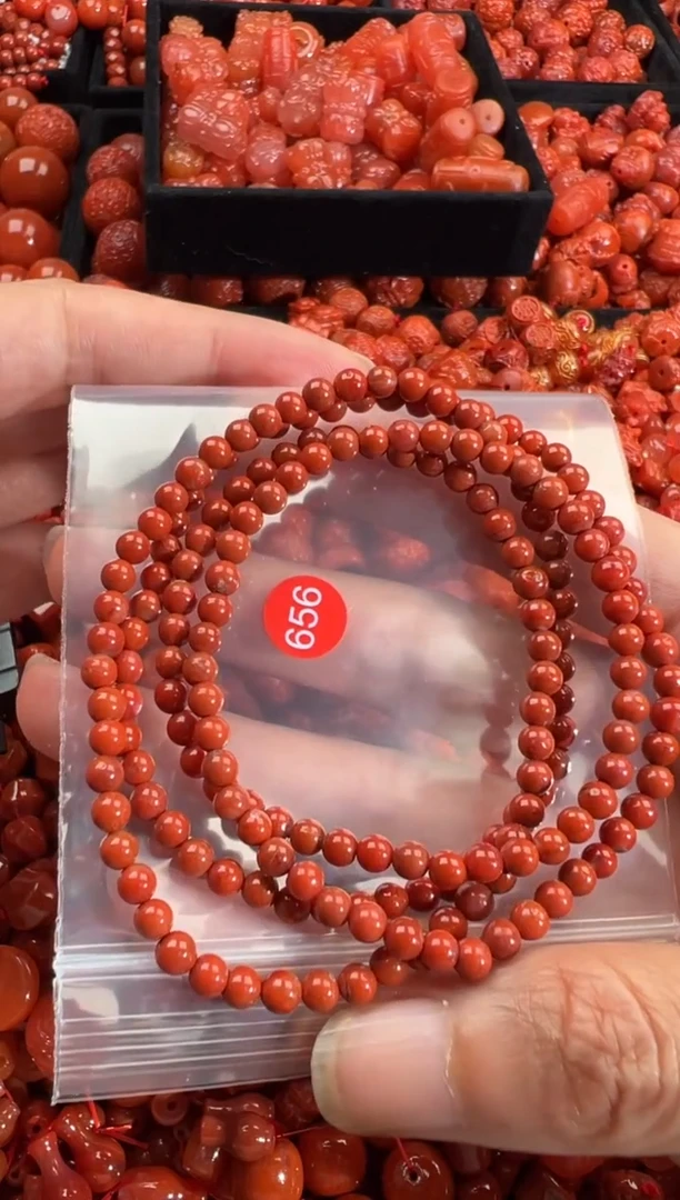 南红玛瑙未镶嵌颈饰1