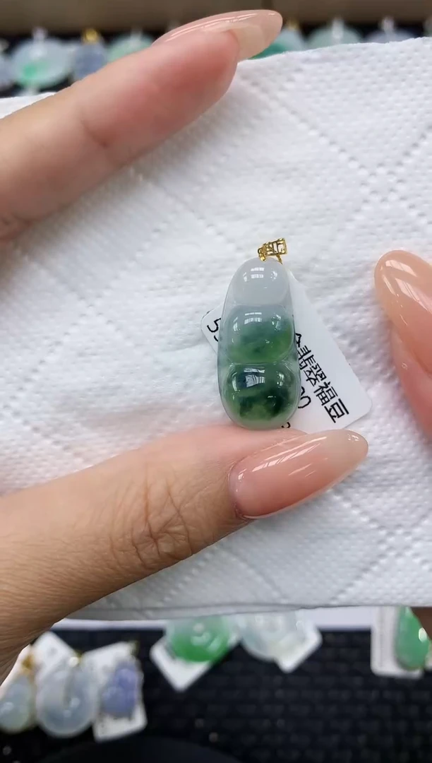 颈饰18K金镶嵌翡翠11111111111