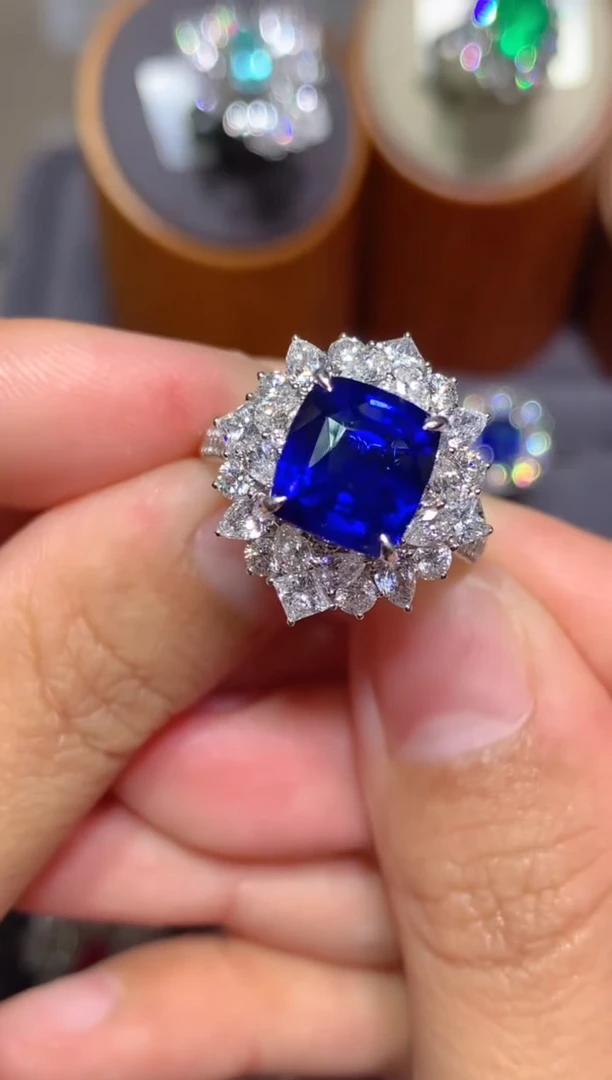 戒指蓝宝石18K金镶嵌4.56CT