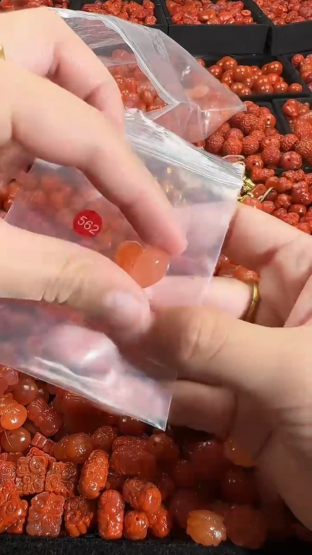 颈饰未镶嵌南红玛瑙2