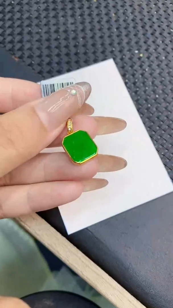 颈饰未镶嵌翡翠1
