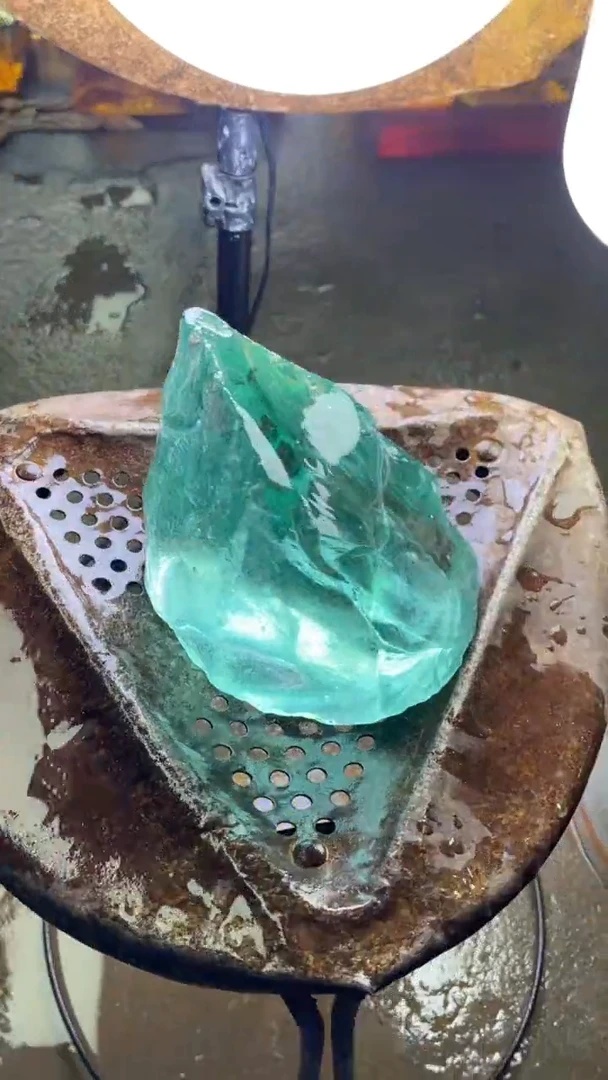 新疆彩石摆件奇石