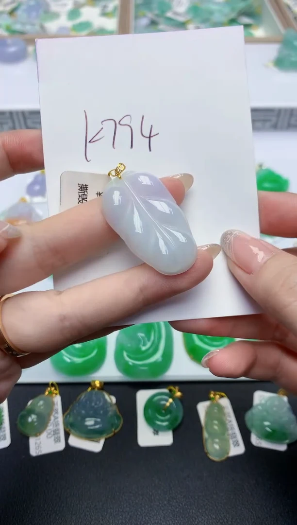 翡翠18K金镶嵌颈饰天然缅甸A货翡翠