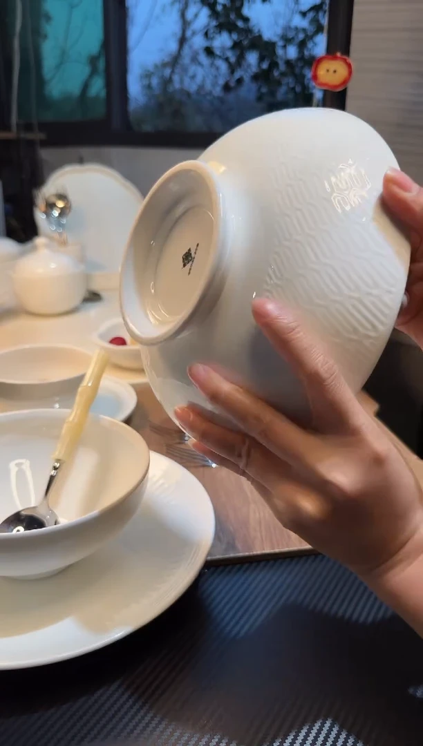 陶瓷8.5英寸外浮雕高脚碗