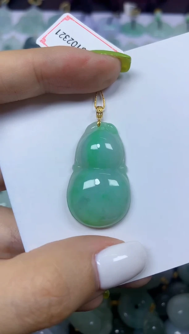 翡翠18K金镶嵌颈饰挂件