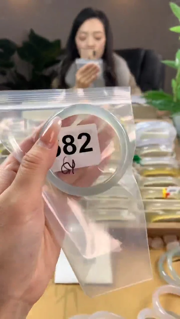 【闪购商品】玛瑙/玉髓手镯未镶嵌682微瑕