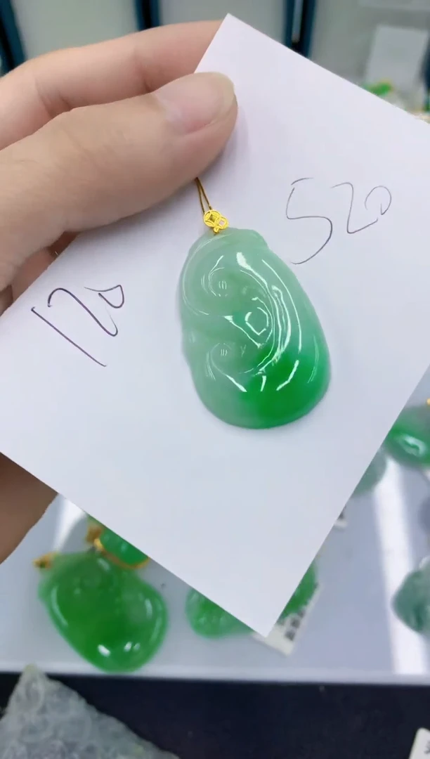 翡翠18K金镶嵌颈饰翡翠