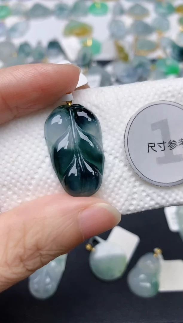 翡翠18K金镶嵌颈饰天然缅甸A货翡翠