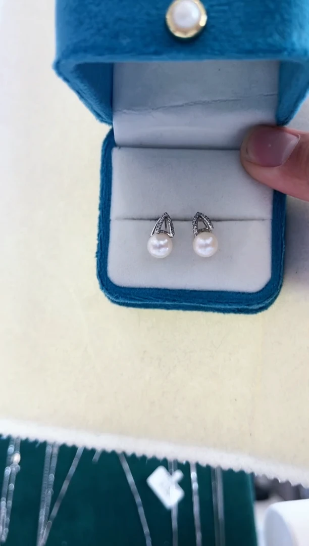【闪购商品】淡水珍珠耳饰银S925镶嵌立体皇冠珍珠耳钉
