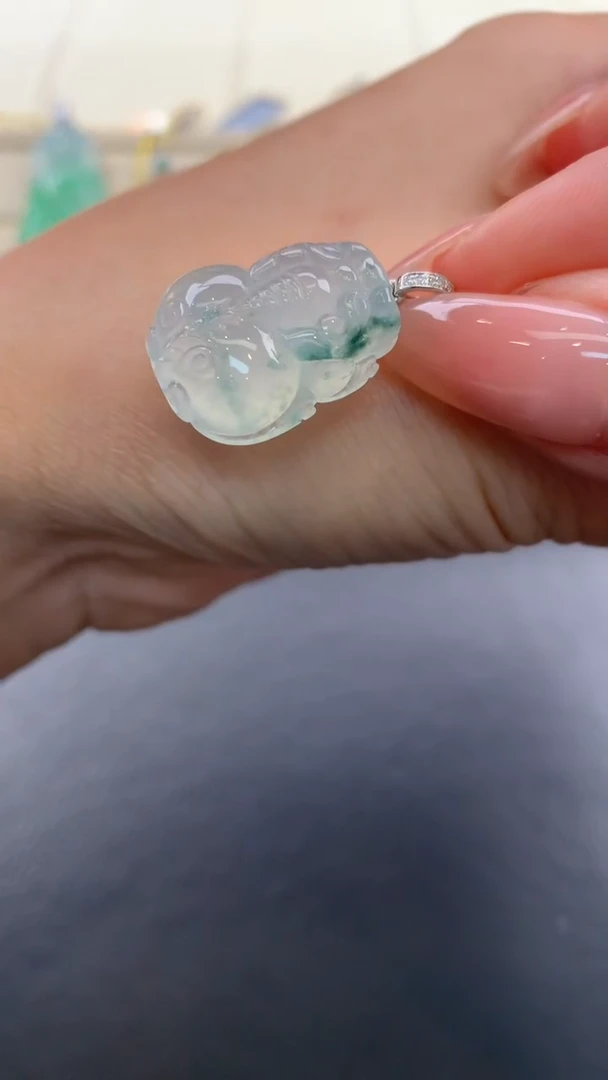 翡翠18K金镶嵌颈饰Q651