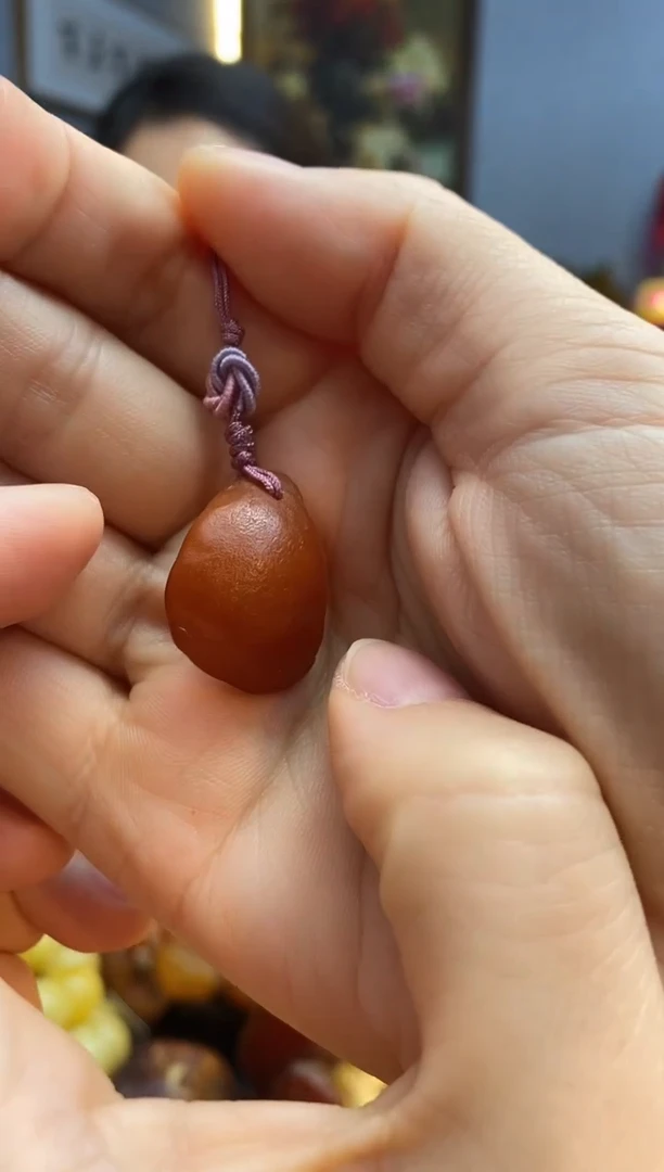 未镶嵌颈饰琥珀吊坠